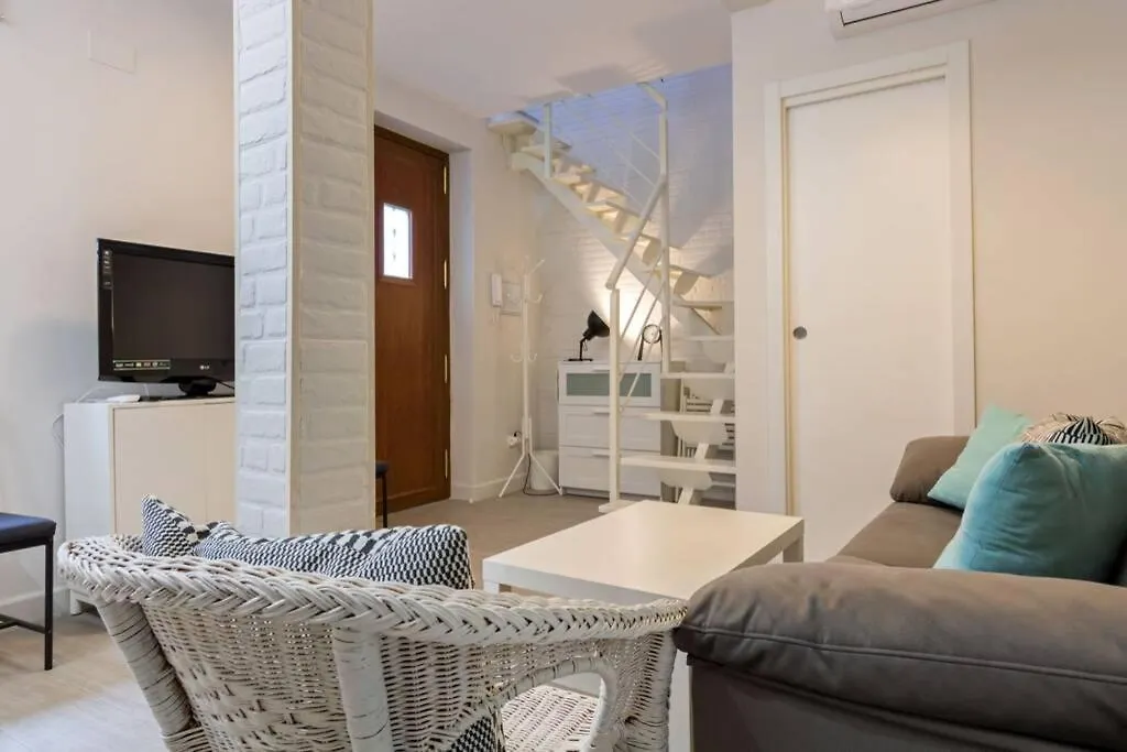 Castilla Triana Courtyard By Valcambre Sevilla Apartamento